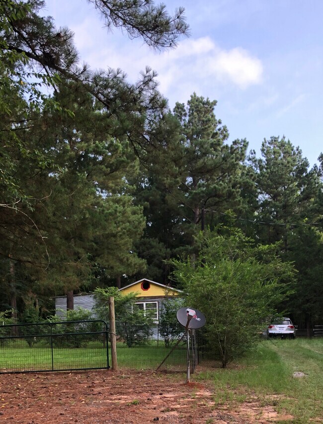 Front view - 10557 County Road 165 N