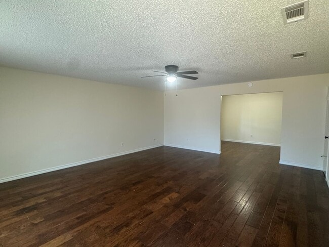 Building Photo - 1402 Miranda Ave