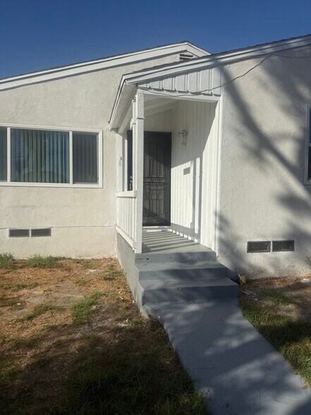 Building Photo - 1214 S Temple Ave