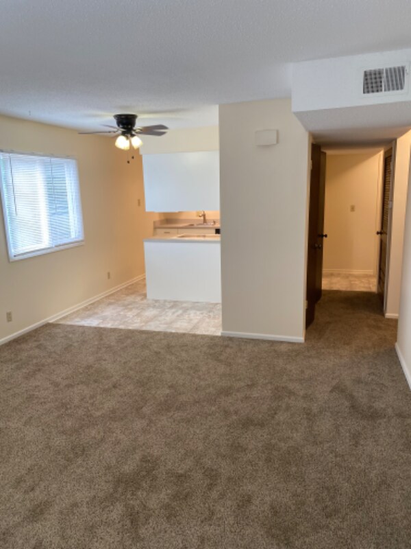 Building Photo - 2005 NW Hickory Ln