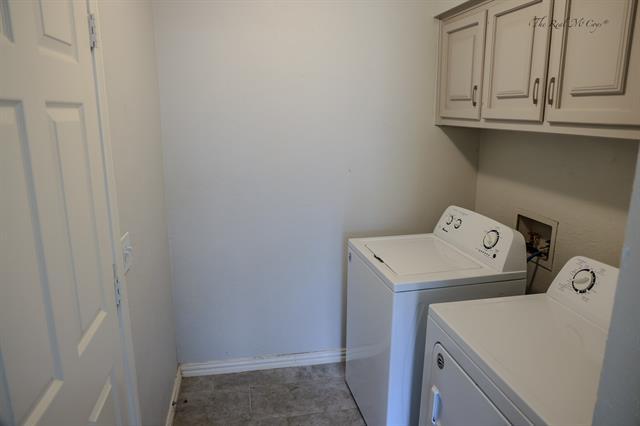 Building Photo - 2120 Teakwood Ln