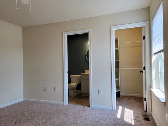 Building Photo - 331 Springwood Dr