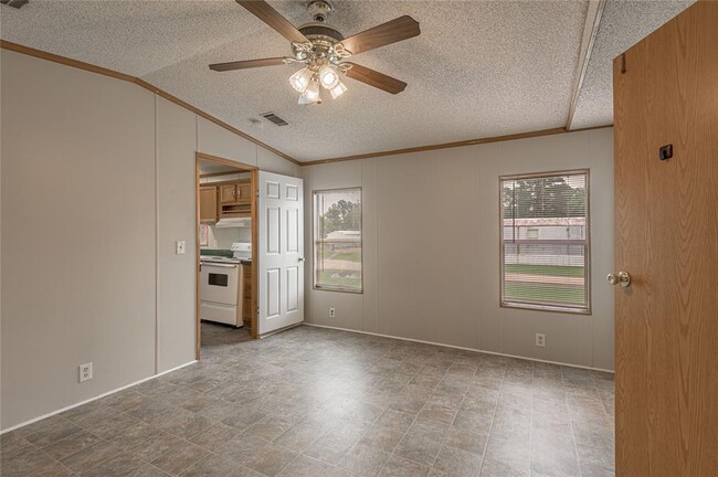 Building Photo - 1345 FM 405 Rd