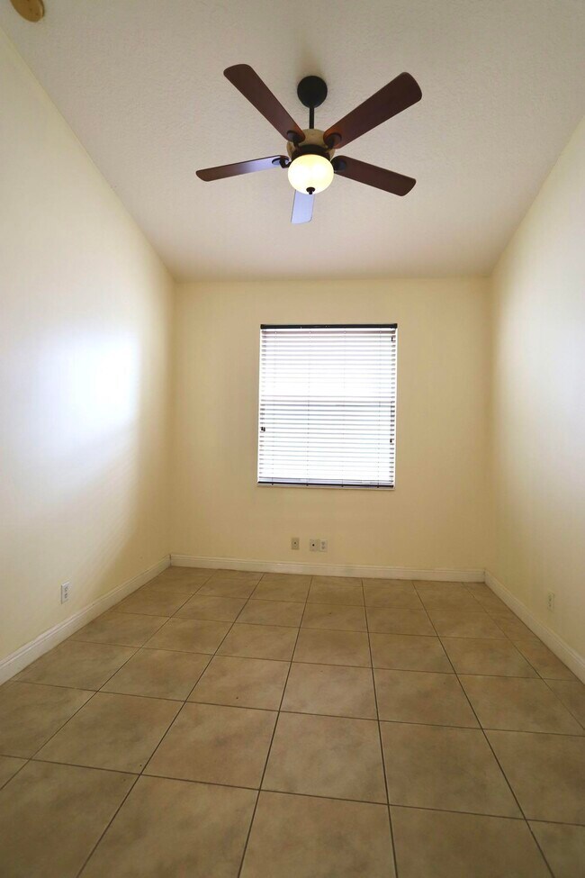 Building Photo - 7458 Via Luria
