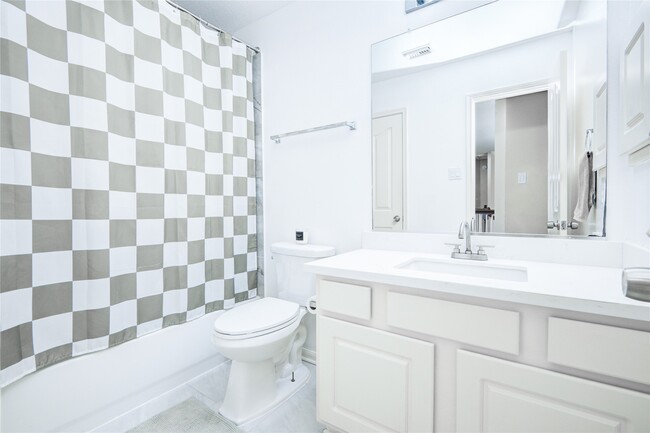 Building Photo - 14411 Chartley Falls Dr