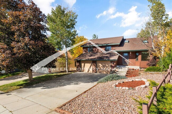 Building Photo - Beautiful 4 bedroom home with Stunning Col...