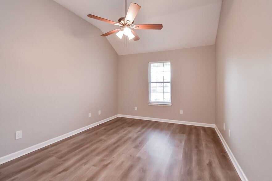 Building Photo - 1928 Thomas St