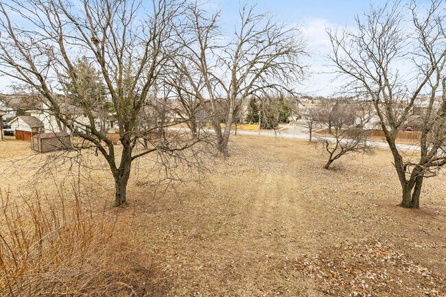 Building Photo - 10914 Saratoga Plaza