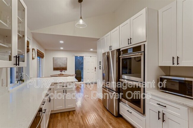 Building Photo - 787 Crescent Ln