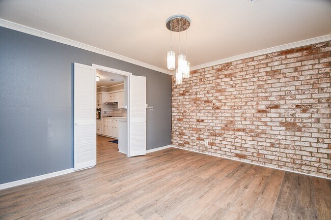 Building Photo - 7310 Ridge Oak Dr
