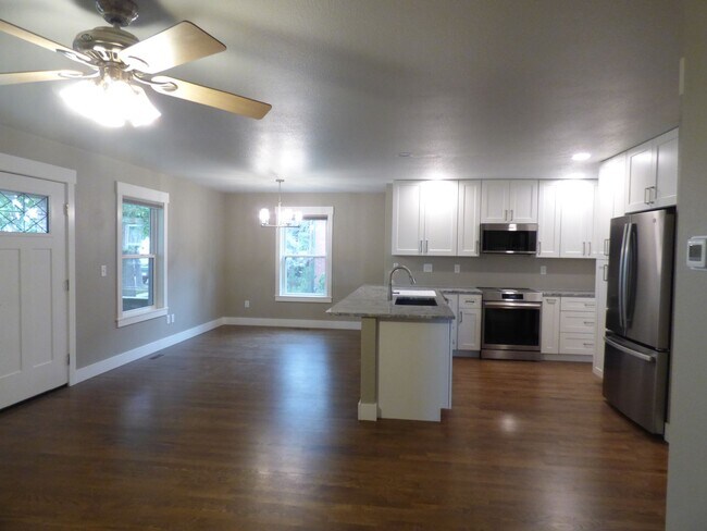 Building Photo - Cozy Bungalow in Berthoud