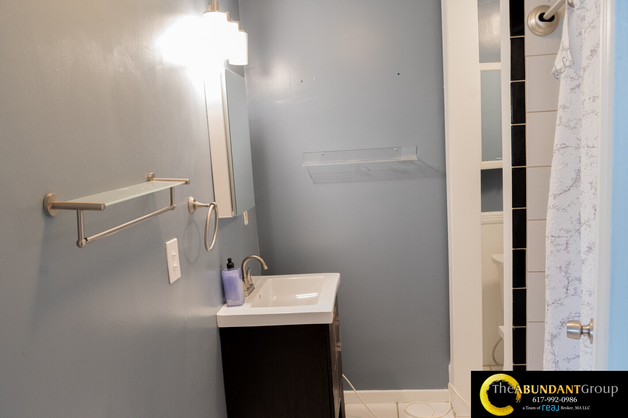 Building Photo - 133 Otis St