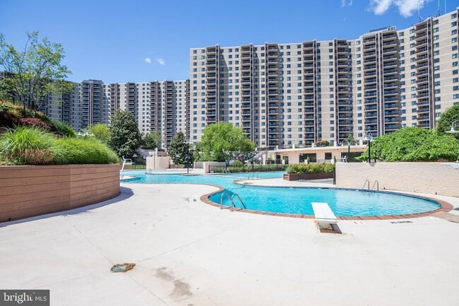 Building Photo - 307 Yoakum Pkwy