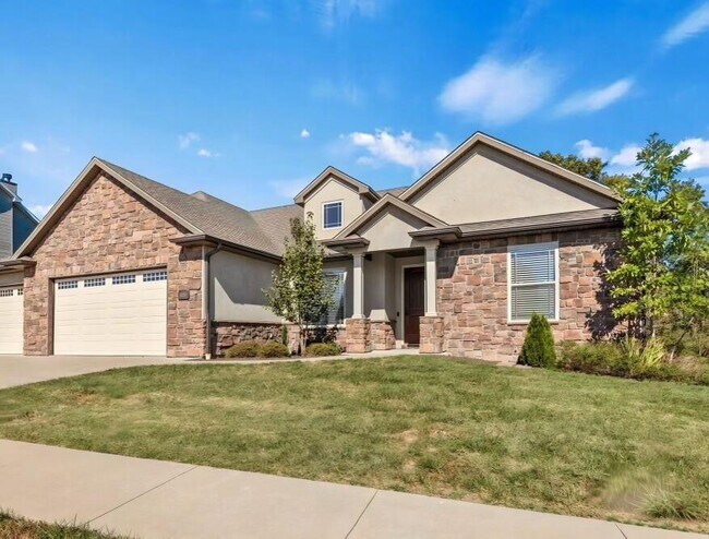 Building Photo - 1605 Labrador Dr