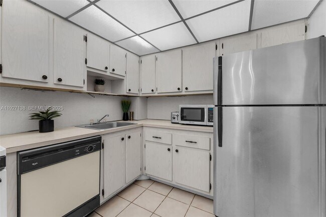 Building Photo - 16851 NE 23rd Ave