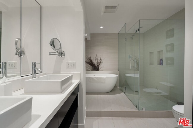 Building Photo - 1430 Miller Dr