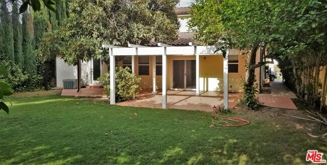 Building Photo - 4915 Densmore Ave