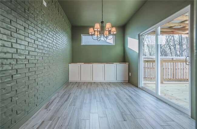 Building Photo - 350 W Kinniburgh Dr