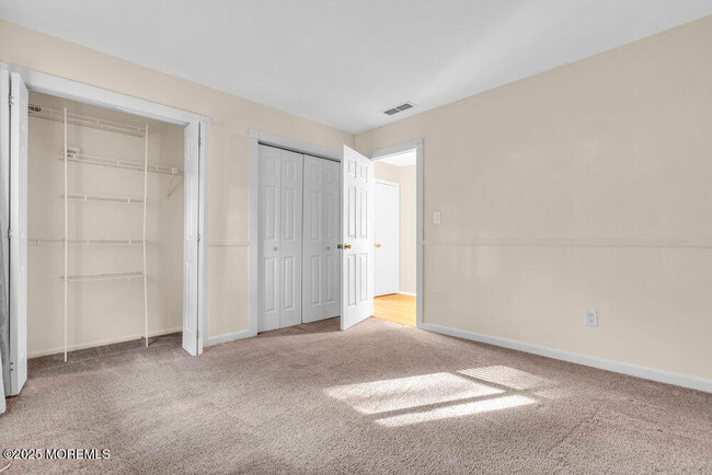 Building Photo - 438 Oak Knoll Dr