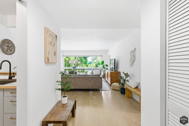 Building Photo - 5625 Green Valley Cir