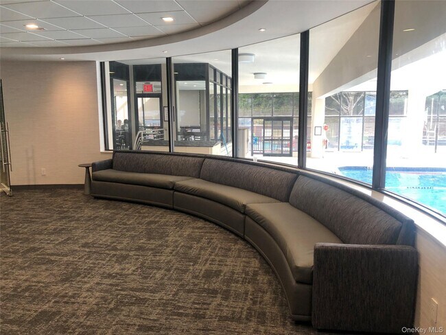 Building Photo - One Bay Club Dr