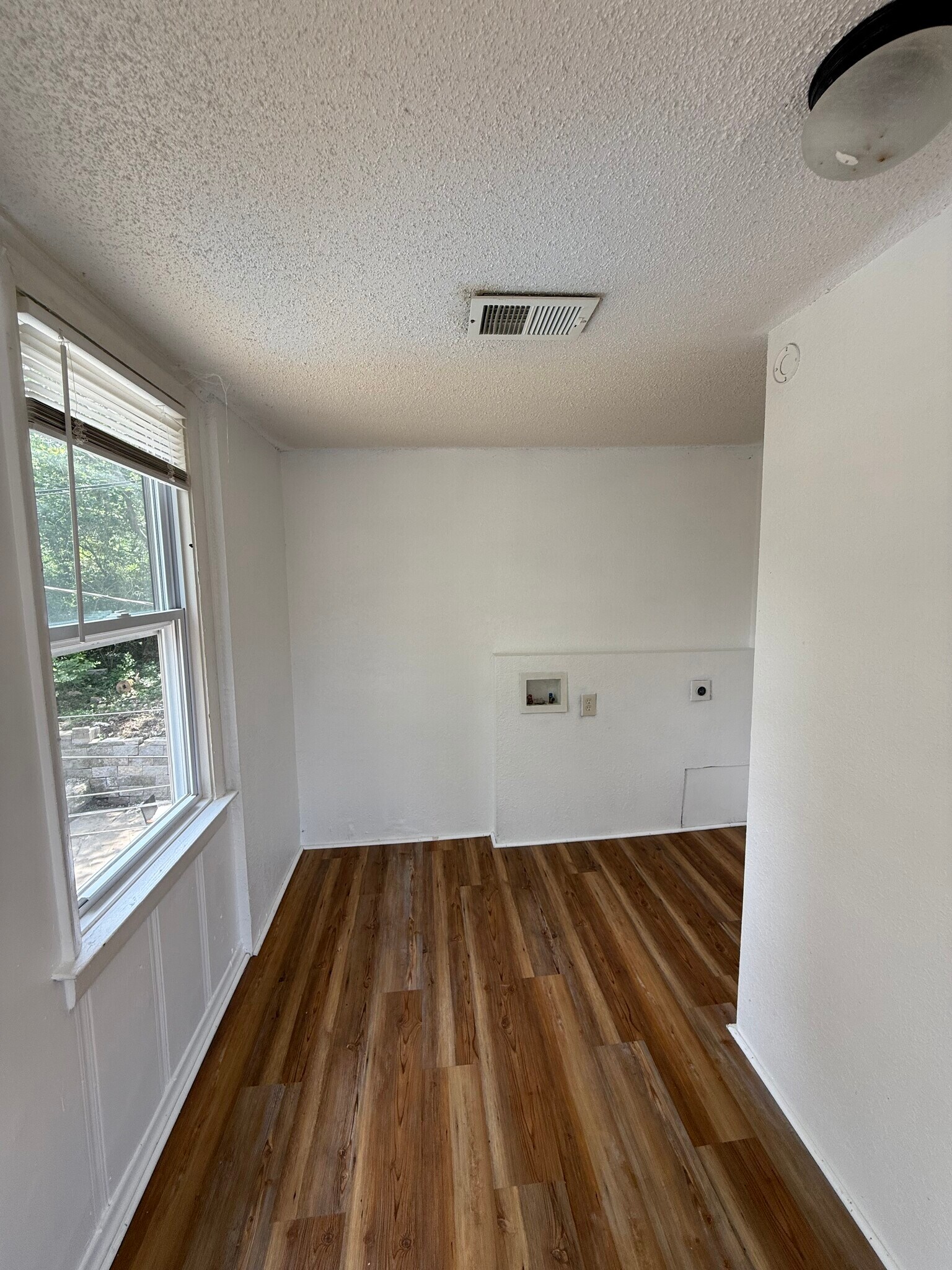 Building Photo - 5121 Paseo Blvd
