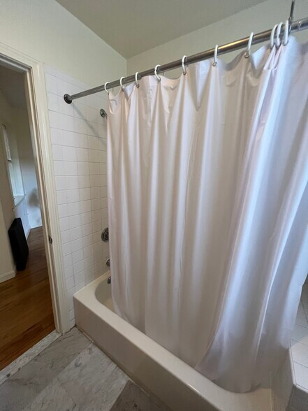 Building Photo - 1404 Beacon St