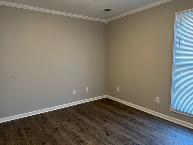 Building Photo - 162 Romie Dr