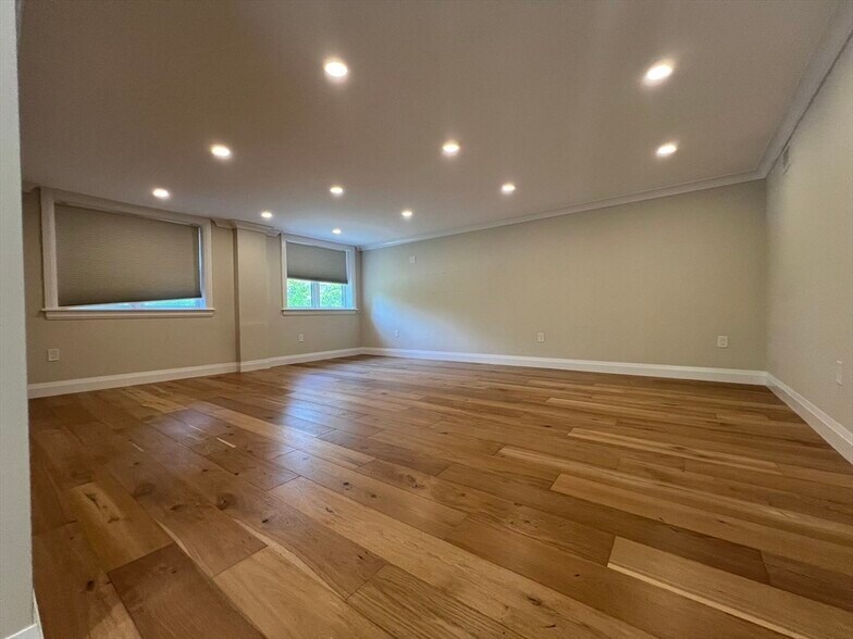 Building Photo - 20 Winslow Rd