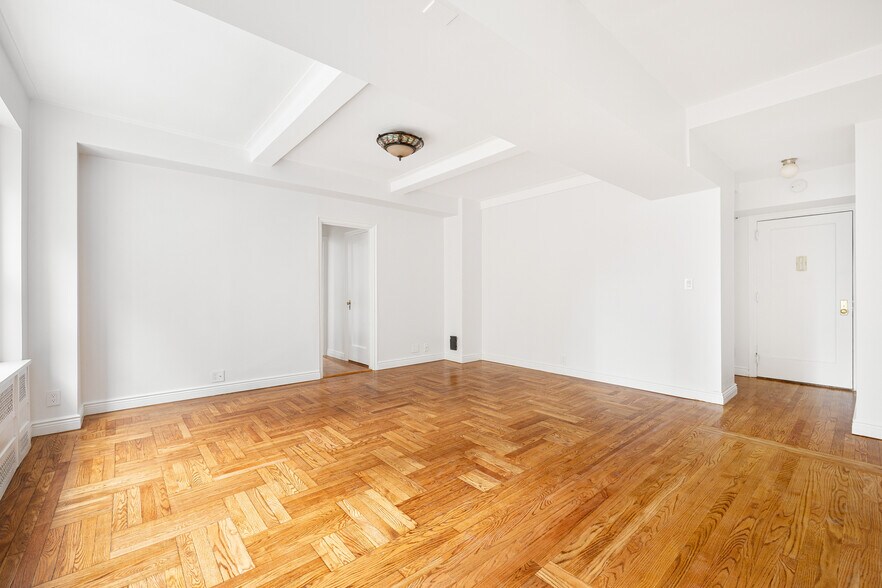 Building Photo - 433 W 34th St