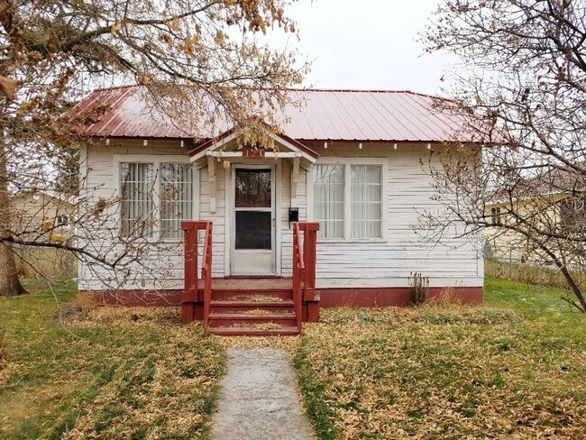 Primary Photo - 1 br, 1 bath House - 121 6th Ave. W