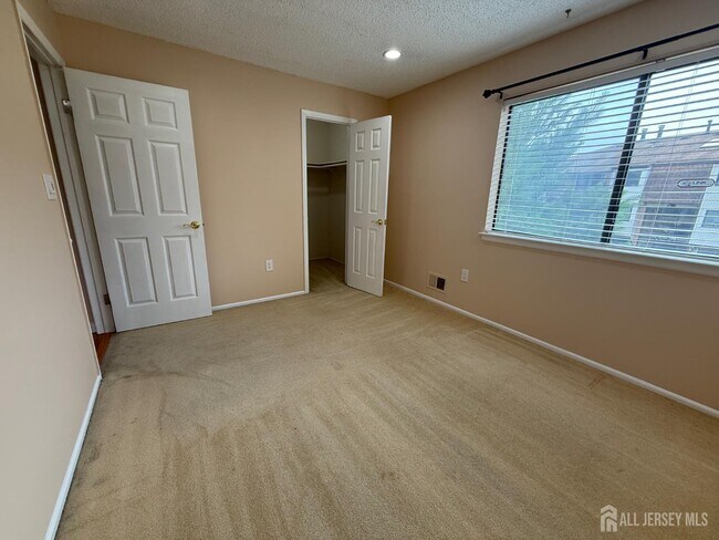 Building Photo - 1302 Edison Glen Terrace