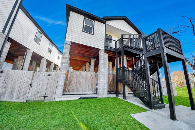 Building Photo - 618 Maple Way St