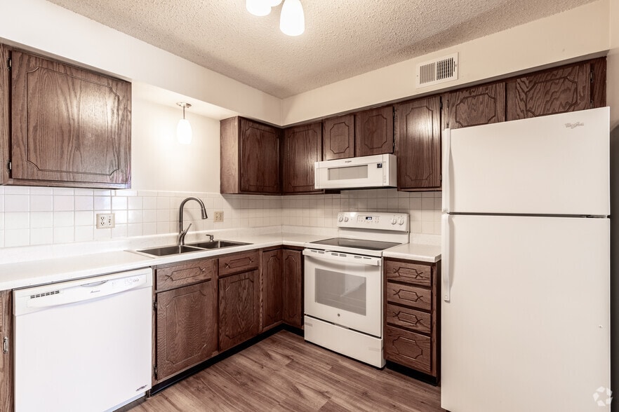 1 Bedroom Kitchen- Renovated - Heritage Ridge Apartments