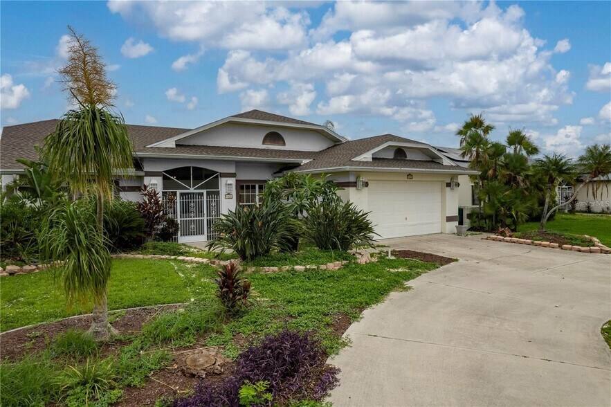 Building Photo - 23420 Peachland Blvd