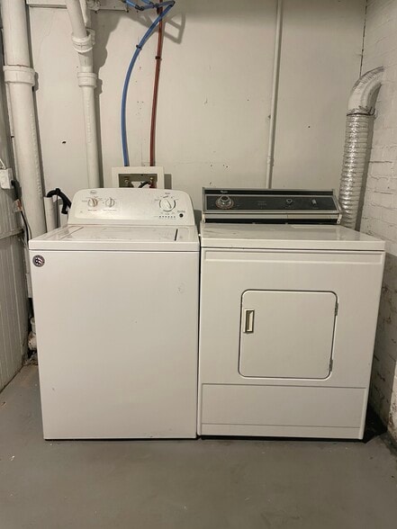 Building Photo - 1616 W Barker Ave