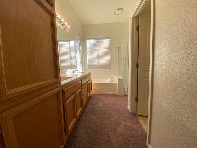 Building Photo - Charming 5 bedroom 2.5 bathroom home located in Natomas!