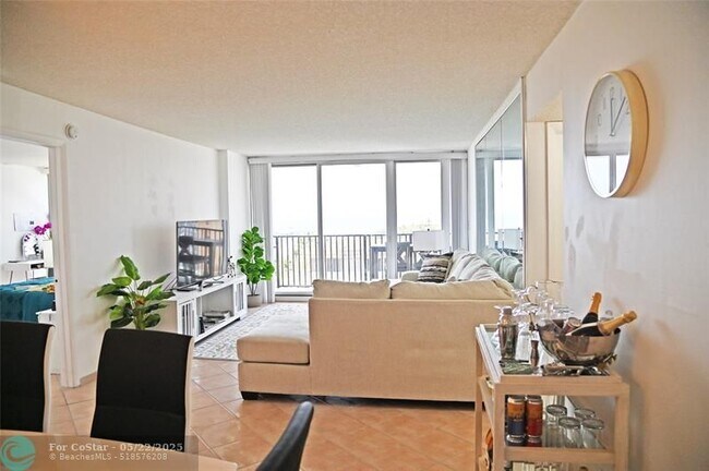 Building Photo - 525 N Ocean Blvd