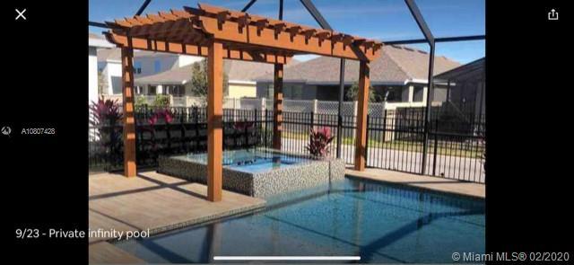 Building Photo - 8961 Lookout Pointe Dr