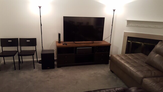 Building Photo - 105 Olympic Ct