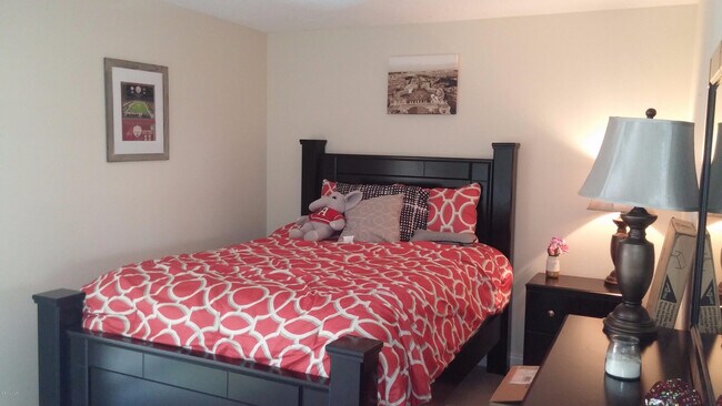 Building Photo - 411 Jackson Ave