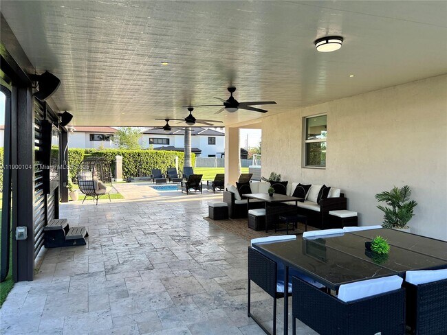 Building Photo - 11 NW 122nd Ave