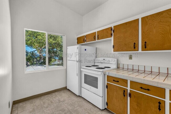 Building Photo - 420 Lighthouse Ave