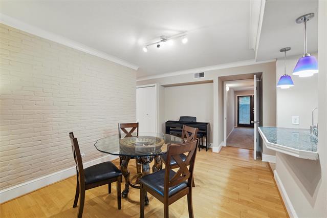 Building Photo - 5934 Sandhurst Ln