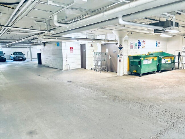 Building Photo - LOCATION LOCATION!  Prime, 1 bed/1 bath Co...