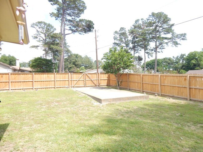 Building Photo - South Tyler, Beautiful 3 Bedroom, 2 Bath Home with RV Parking!