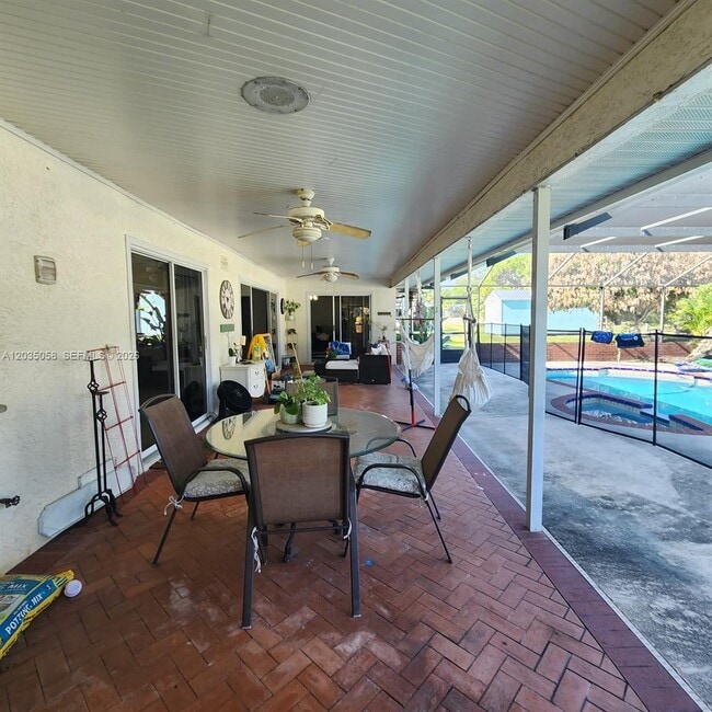 Building Photo - 6101 Palmetto Dr