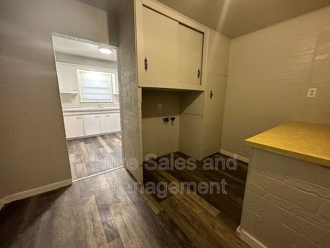 Building Photo - 1025 SW 57th St