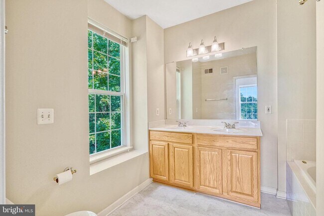 Building Photo - 4174 Lochleven Tr