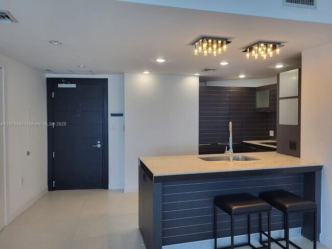 Building Photo - 200 Biscayne Blvd Way